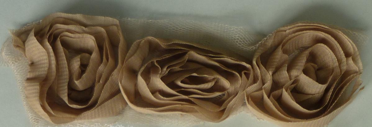 Flowerribbon type 4/40mm (7.5 yard), Middle Beige 426